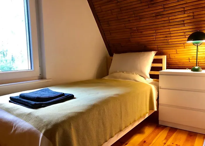 Lesniczowka بيت للعطل Oslonin